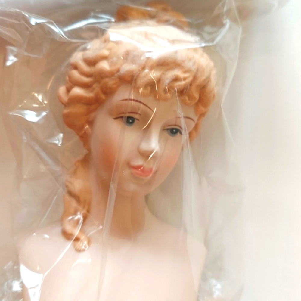 Vintage Porcelain Lady Head and Hands Set by Mangelsen's Original packaging NWT - Picture 2 of 8